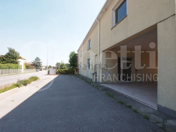 capannone in vendita ad Oppeano