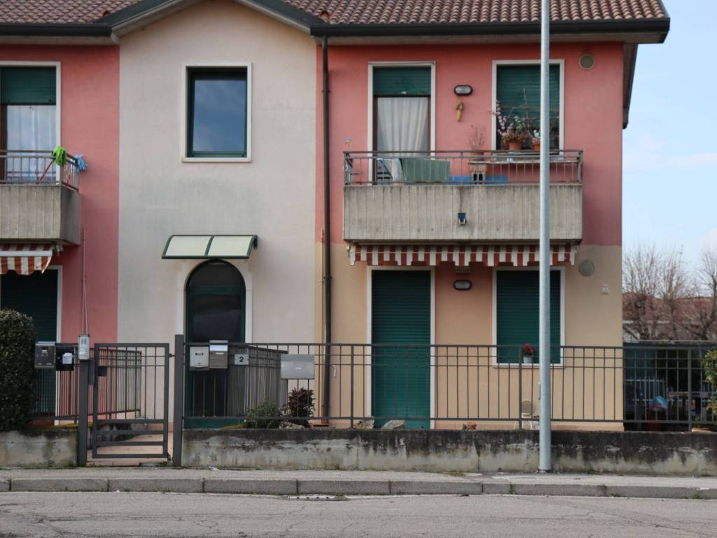 appartamento in vendita ad Oppeano in zona Vallese