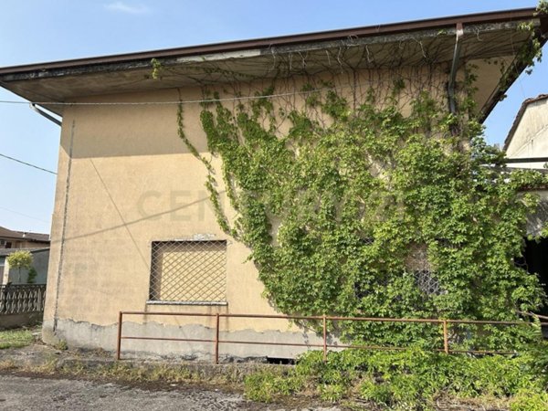 casa indipendente in vendita ad Oppeano in zona Vallese