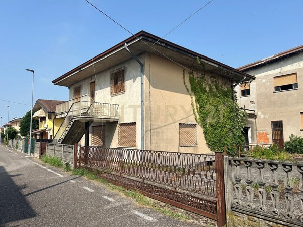 casa indipendente in vendita ad Oppeano in zona Vallese