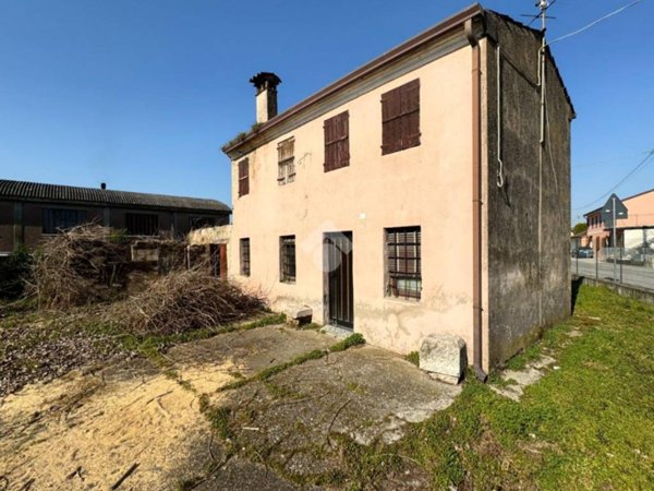 casa indipendente in vendita ad Oppeano in zona Ca' degli Oppi