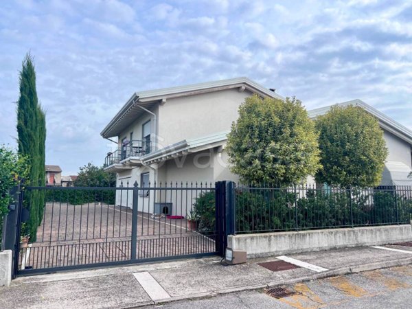 casa indipendente in vendita ad Oppeano