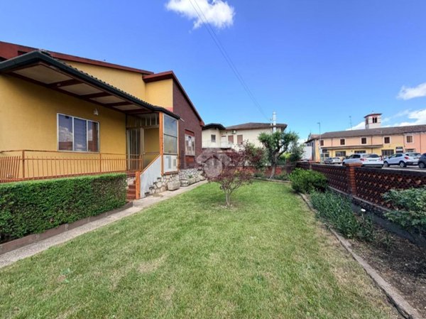casa indipendente in vendita ad Oppeano in zona Villa Fontana