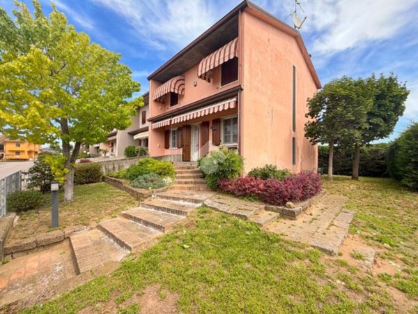 casa indipendente in vendita ad Oppeano in zona Ca' degli Oppi