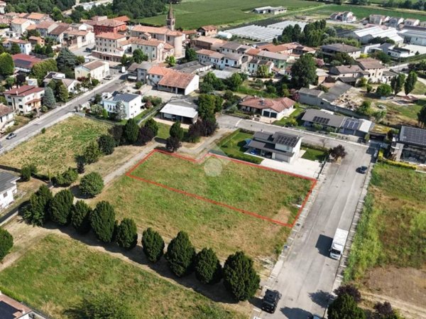 terreno edificabile in vendita ad Oppeano