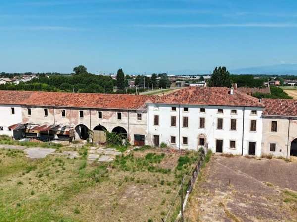 casa indipendente in vendita ad Oppeano in zona Ca' degli Oppi