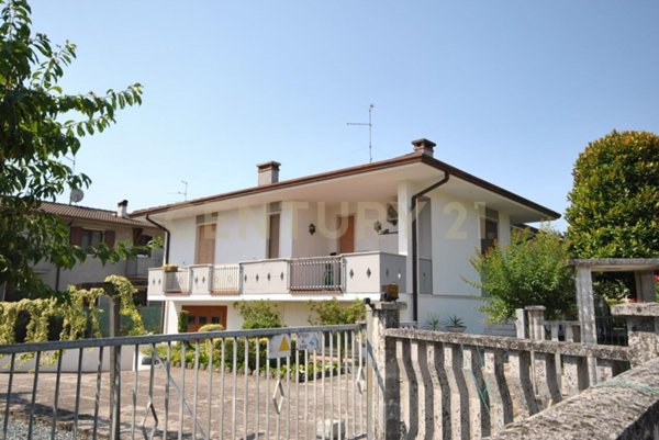 casa indipendente in vendita ad Oppeano in zona Vallese