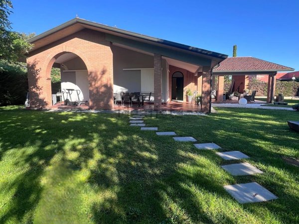 casa indipendente in vendita ad Oppeano in zona Vallese