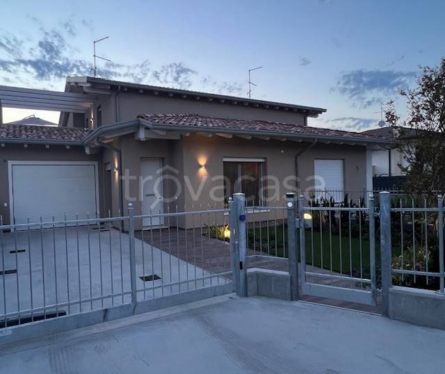 casa indipendente in vendita a Palù