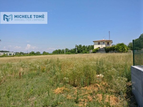 locale commerciale in vendita a Pastrengo
