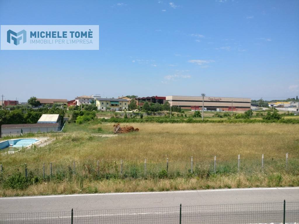 terreno agricolo in vendita a Pastrengo