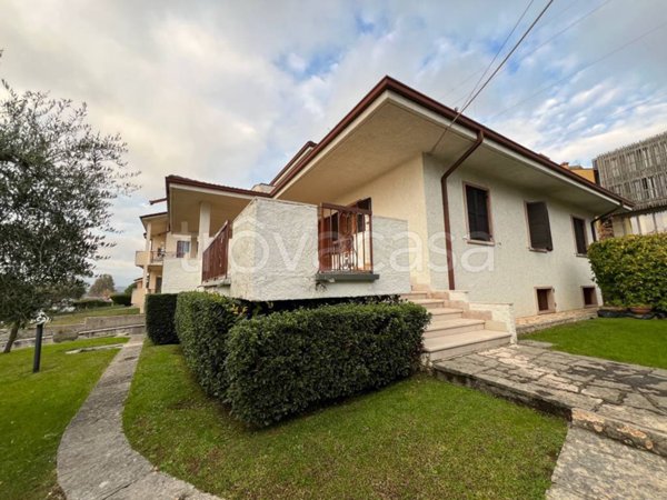 casa indipendente in vendita a Pastrengo