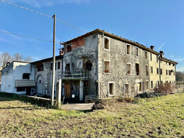 esavano in vendita a Pastrengo