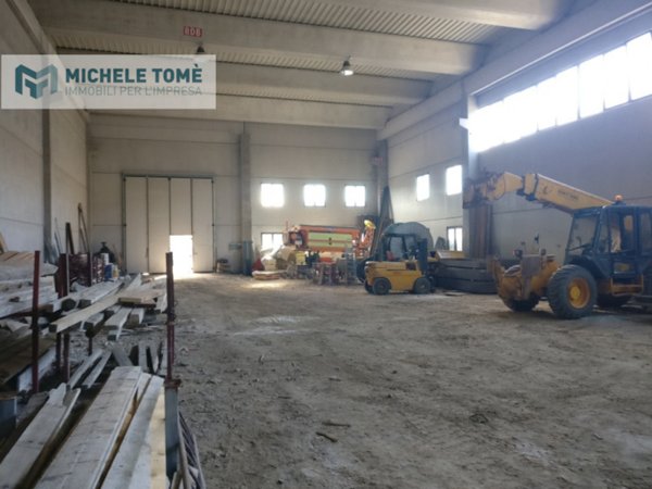 capannone in vendita a Pastrengo