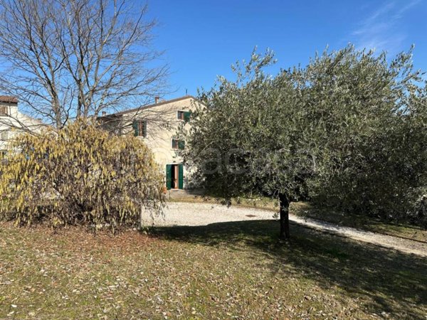 casa indipendente in vendita a Pastrengo