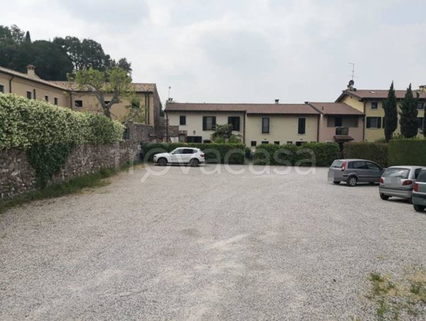 appartamento in vendita a Pastrengo in zona Piovezzano