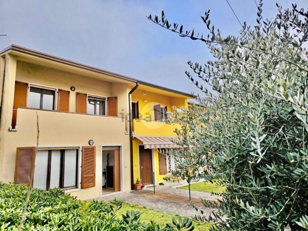 casa indipendente in vendita a Pastrengo