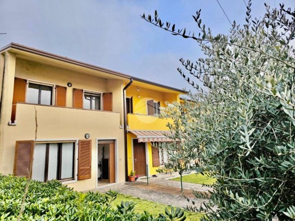 casa indipendente in vendita a Pastrengo