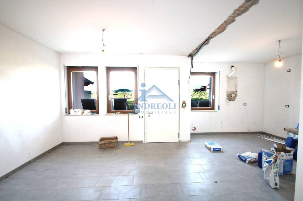 casa indipendente in vendita a Pastrengo