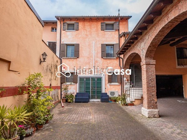 appartamento in vendita a Pastrengo in zona Piovezzano