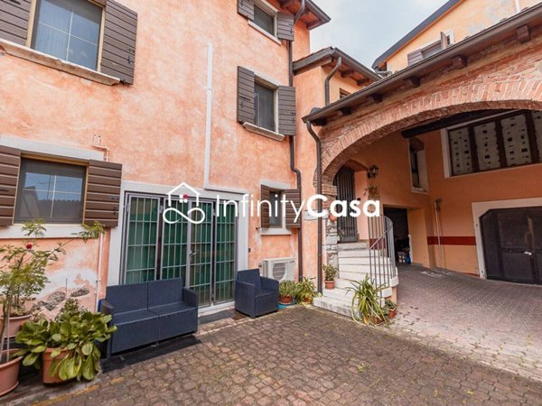 appartamento in vendita a Pastrengo in zona Piovezzano