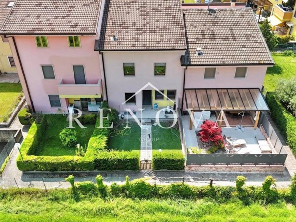 casa indipendente in vendita a Pastrengo