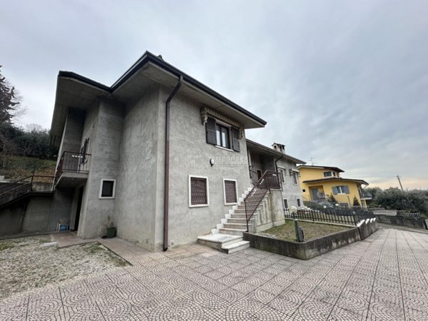 casa indipendente in vendita a Pastrengo