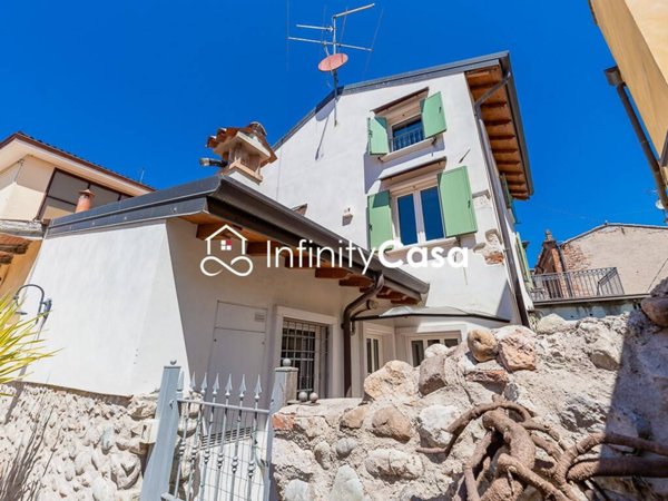 casa indipendente in vendita a Pastrengo