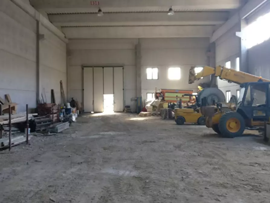 capannone in vendita a Pastrengo