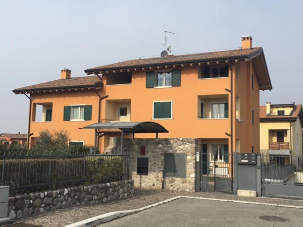appartamento in vendita a Pastrengo in zona Piovezzano