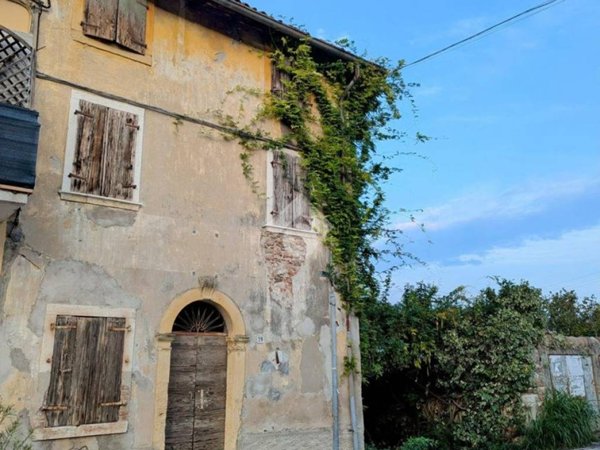 casale in vendita a Pastrengo