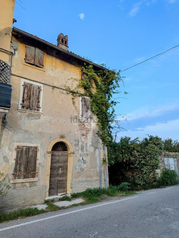 casale in vendita a Pastrengo