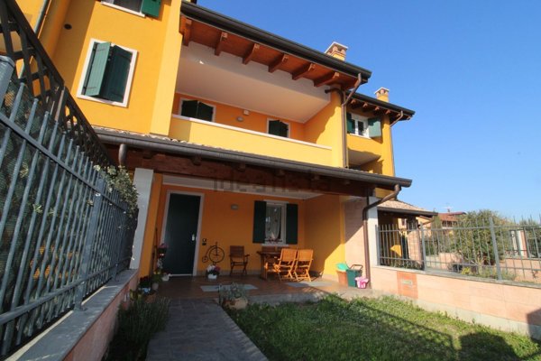 casa indipendente in vendita a Pastrengo