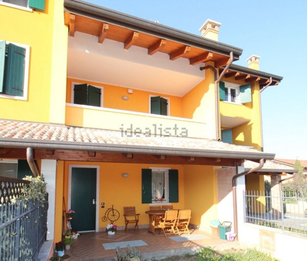 casa indipendente in vendita a Pastrengo in zona Piovezzano