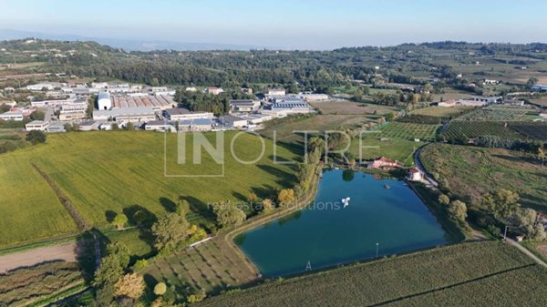 terreno edificabile in vendita a Pastrengo