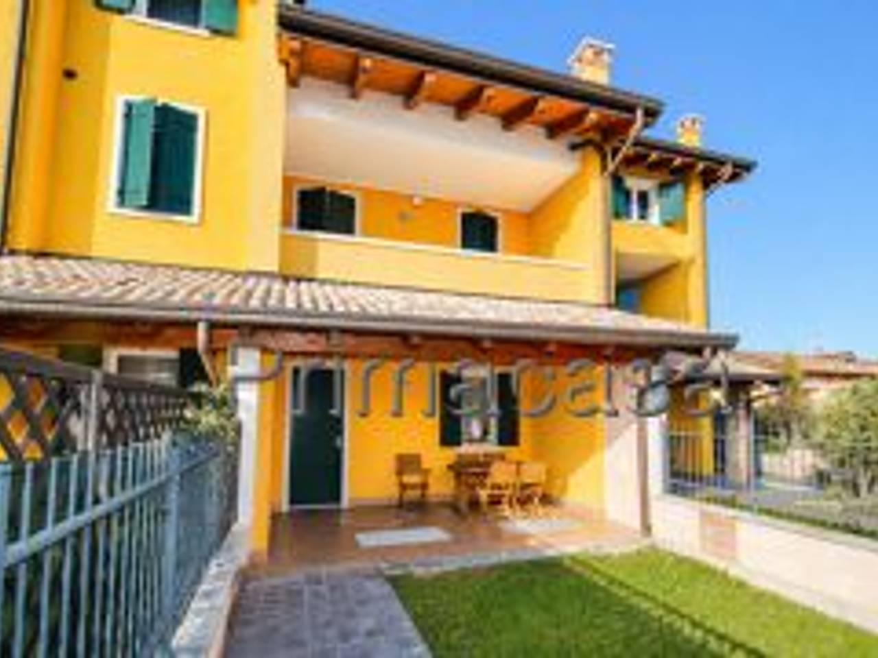 casa indipendente in vendita a Pastrengo in zona Piovezzano