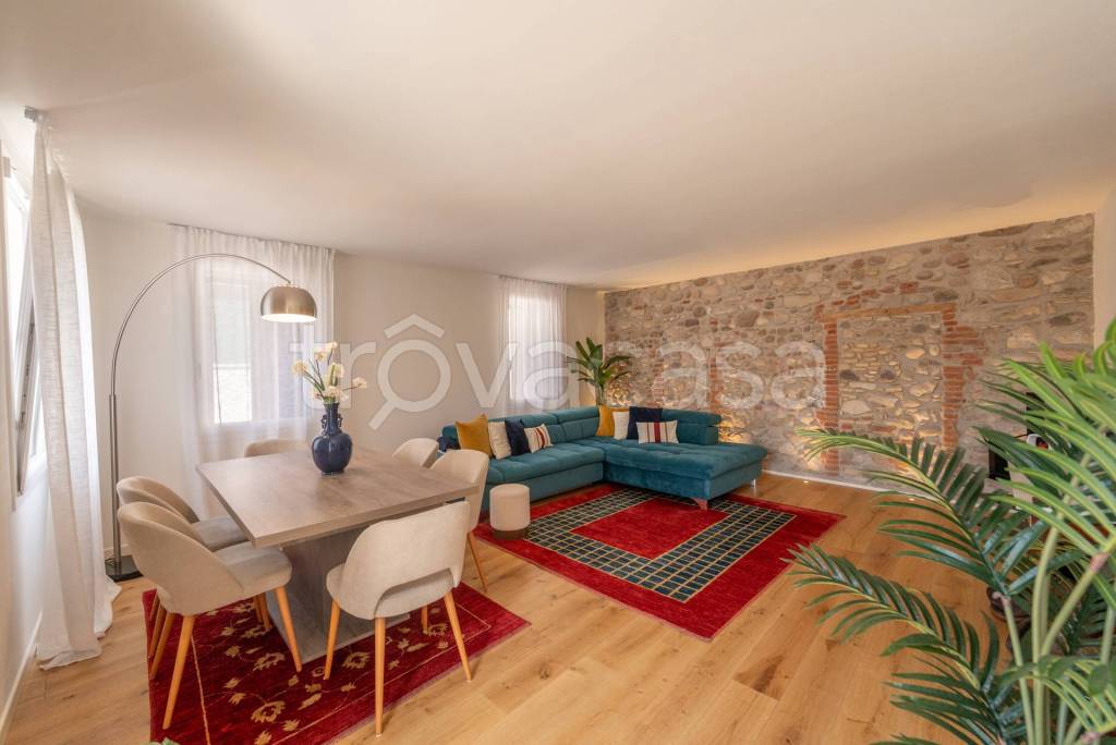 casa indipendente in vendita a Pastrengo