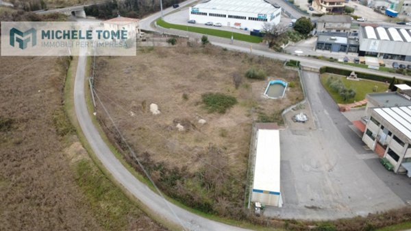 terreno edificabile in vendita a Pastrengo