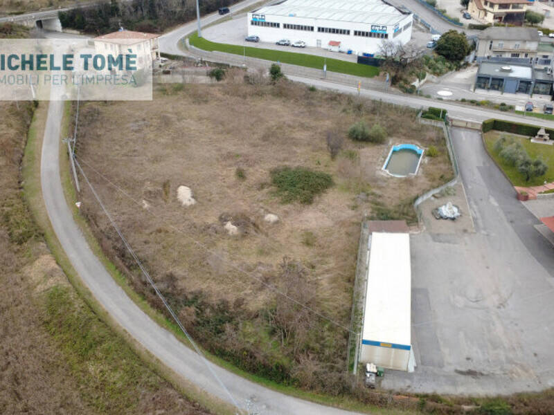 terreno agricolo in vendita a Pastrengo