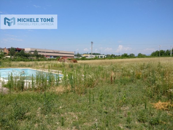 terreno edificabile in vendita a Pastrengo