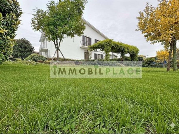 casa indipendente in vendita a Pastrengo