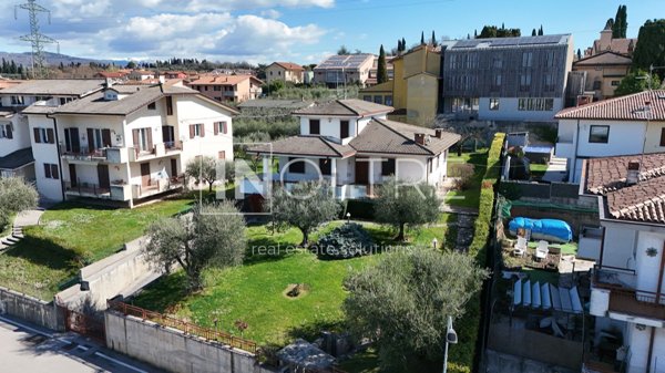 casa indipendente in vendita a Pastrengo