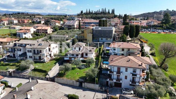 casa indipendente in vendita a Pastrengo in zona Piovezzano