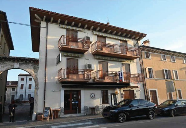casa indipendente in vendita a Pastrengo in zona Piovezzano