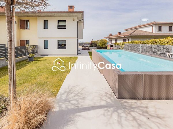 casa indipendente in vendita a Pastrengo