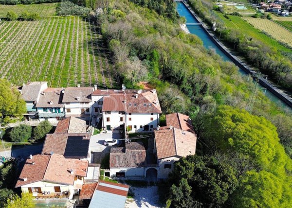 casa indipendente in vendita a Pastrengo