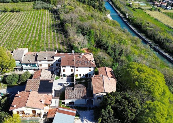 casale in vendita a Pastrengo