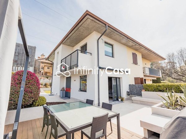 casa indipendente in vendita a Pastrengo