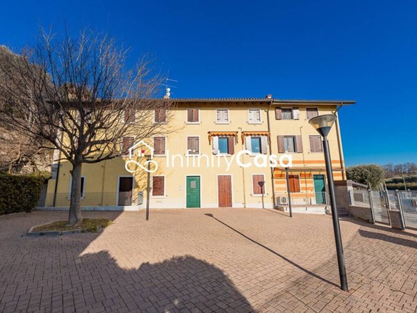 appartamento in vendita a Pastrengo in zona Piovezzano