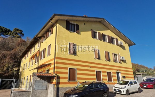 appartamento in vendita a Pastrengo in zona Piovezzano